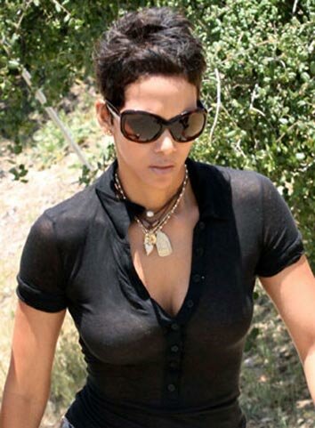 halle berry short hair pictures. Halle Berry new short hair
