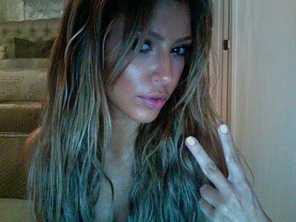 Kim Kardashian sexy twitter kim kardashian twitter. Kim Kardashian sexy twitter
