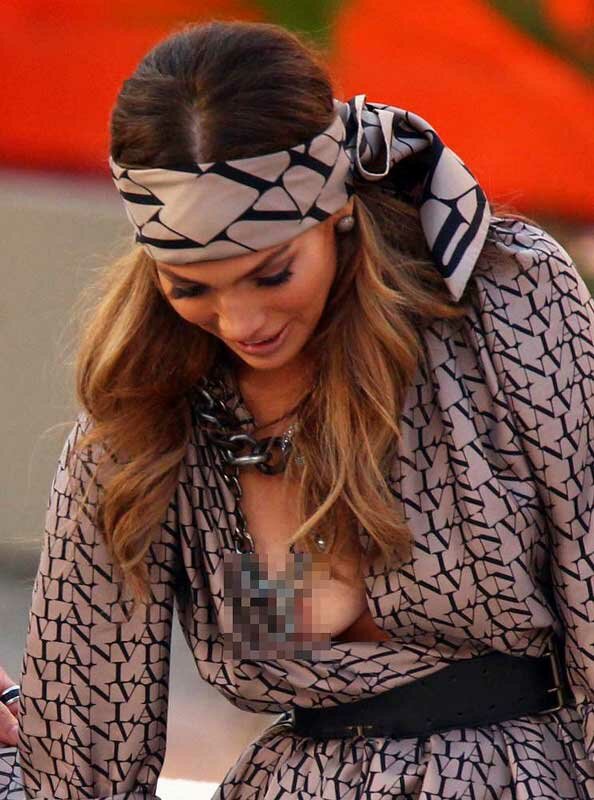 Photo of Jennifer Lopez nip slip wardrobe malfunction on Wetten dass