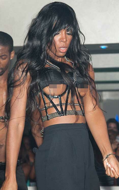 First the Nicki Minaj nip slip now singer and XFactor judge Kelly Rowland 