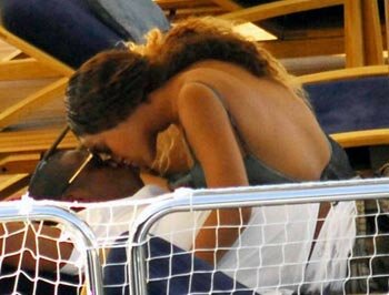 Beyonce and Jay-Z Kissing