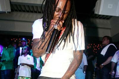 Picture of rapper Lil Wayne performing live