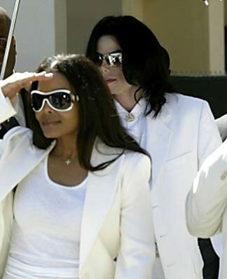 Photo of Michael Jackson and Janet Jackson together wearing all white.