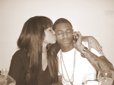 Photo of Rosa Acosta kissing Soulja Boy on the cheek