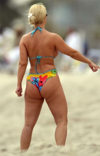 Picture of Nicole CoCo Austin Flabby Butt In A Bikini On The Beach In Miami