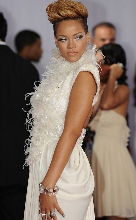 Photo of Rihanna on 2010 Grammys red carpet