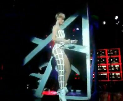 Photo of Rihanna Moonwalk in High Heels!