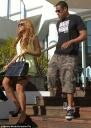 Photo of Jay-Z and Beyonce carrying a 30K Hermes Birkin handbag in Australia