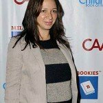 Photo - Maya Rudolph shows off baby bump