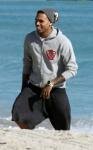 Chris-Brown-Jasmine-Sanders-beach-pictures-00.jpg