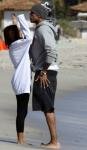 Chris-Brown-Jasmine-Sanders-beach-pictures-02.jpg